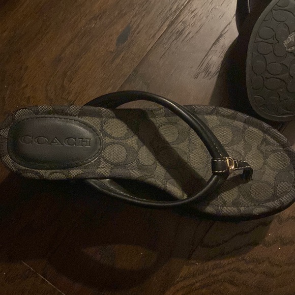 Coach Leather Platform Flipflop sandals with gold tone - Picture 3 of 4